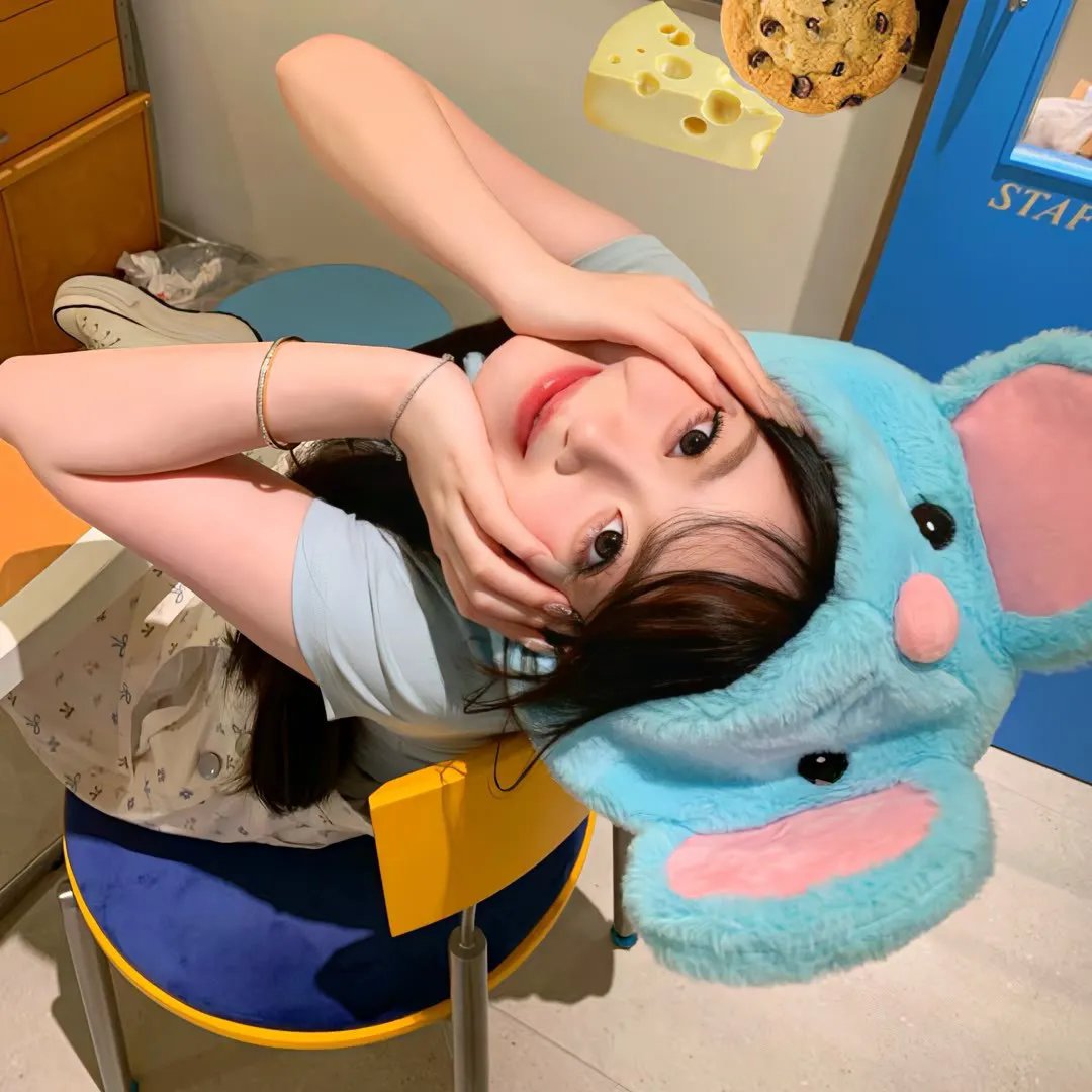 年轻女孩爱过来